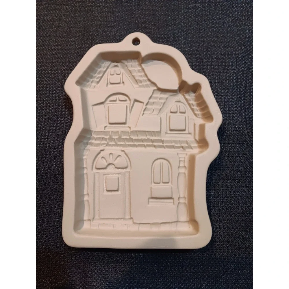 Vintage Wilton Haunted House Ceramic Cookie Mold Halloween Stoneware 2304-118